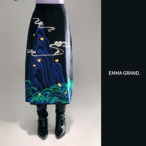 月夜にそびえる青い山のニットスカート　 E00615