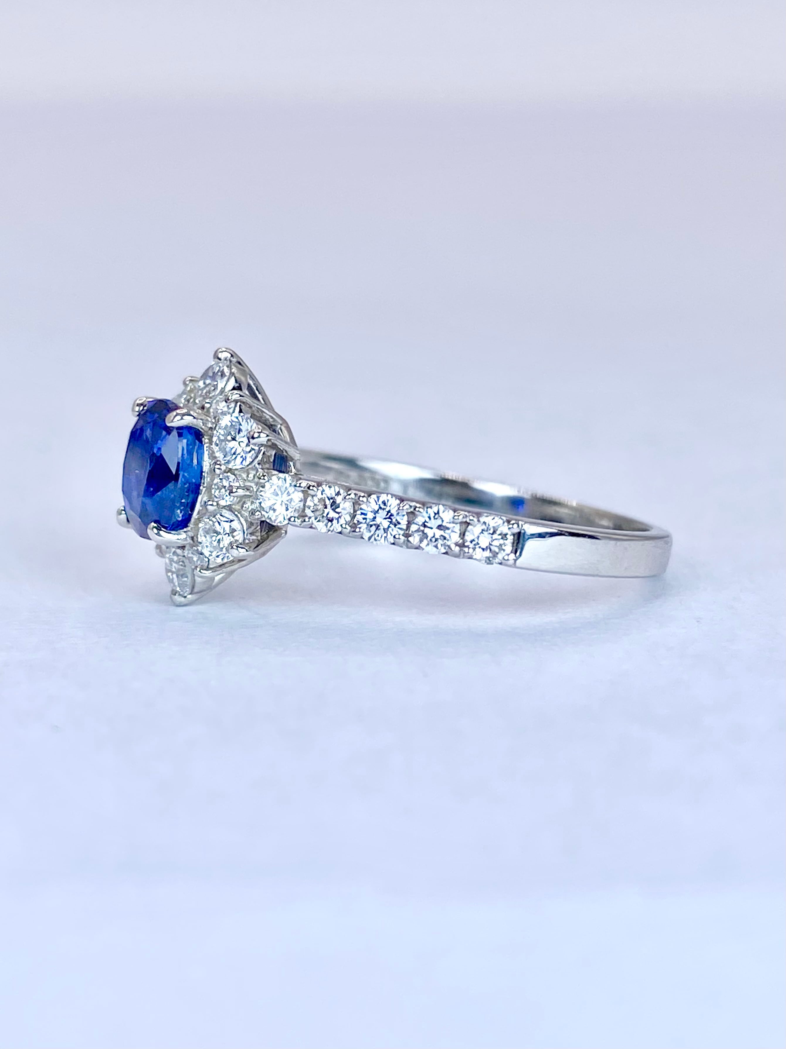 ロイヤルブルーサファイア 0.78ct / ダイヤモンド 計0.5ct Pt900