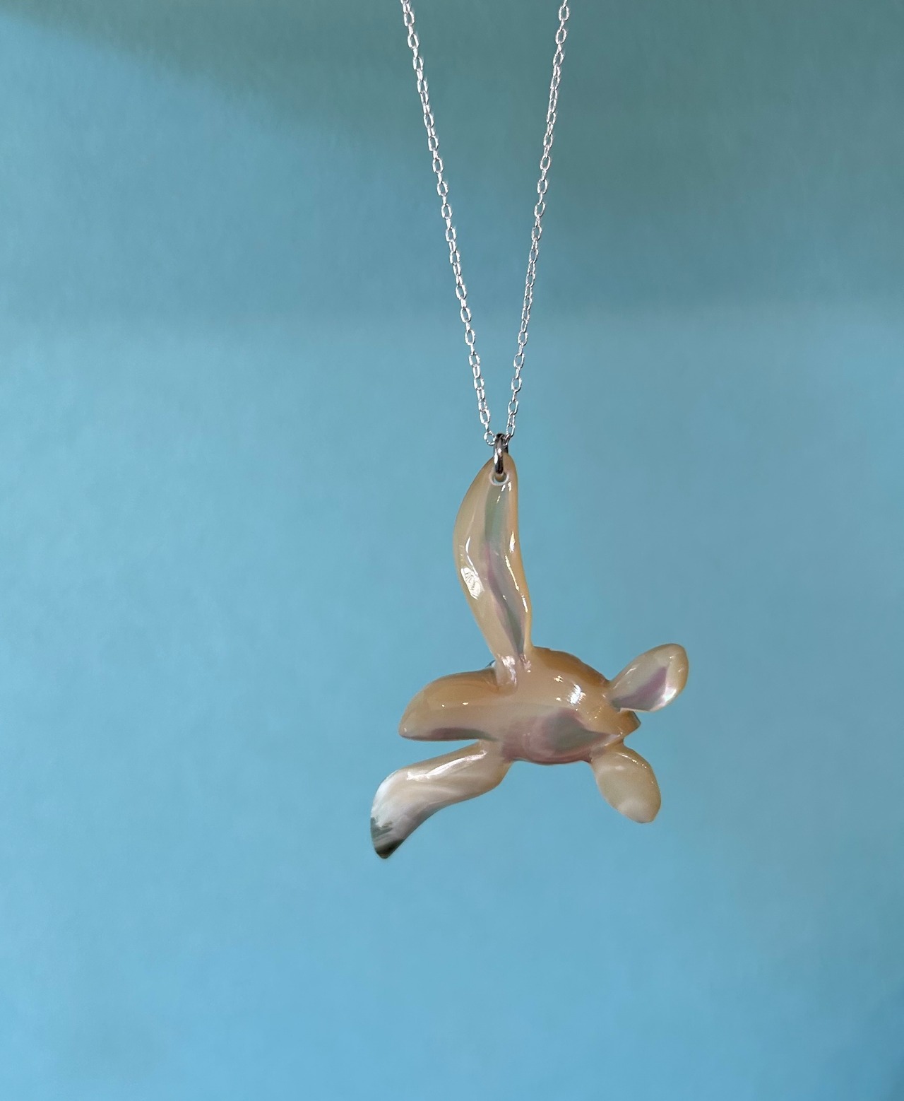 夜光貝カメのペンダント