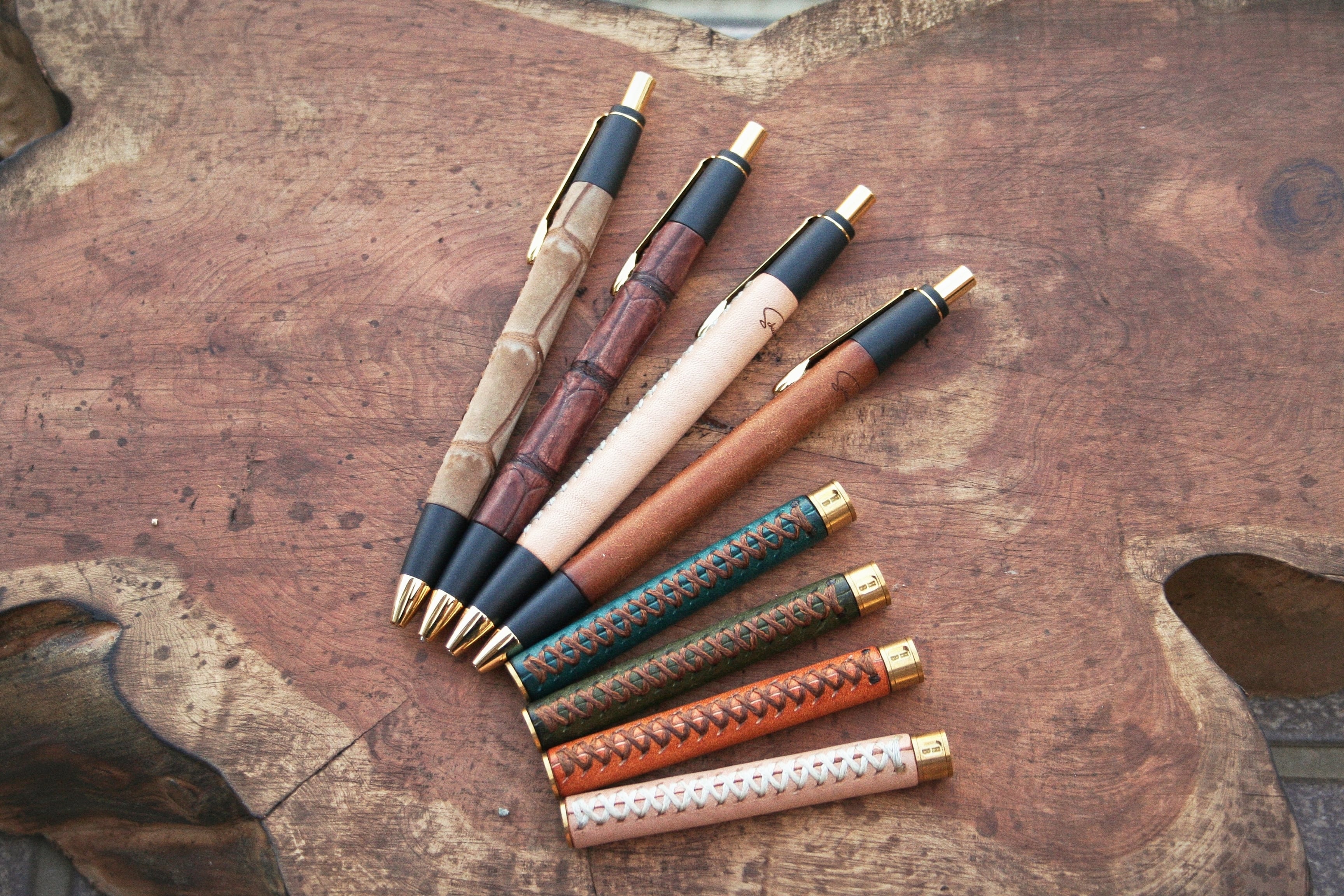 業界初！ 硬度表示窓付き革軸芯ケース 【ヌメ革 ナチュラル】 | Schicksal