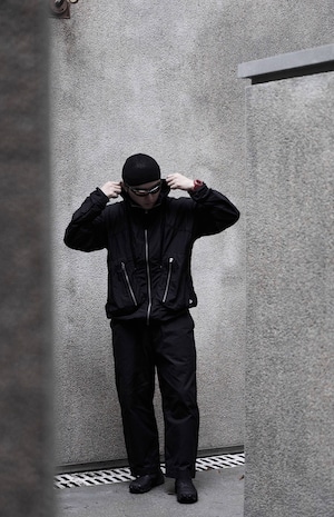 INCONSTANT × FOXBAT 5周年記念 J56 3-PRO テック フーデッド シェルジャケット
