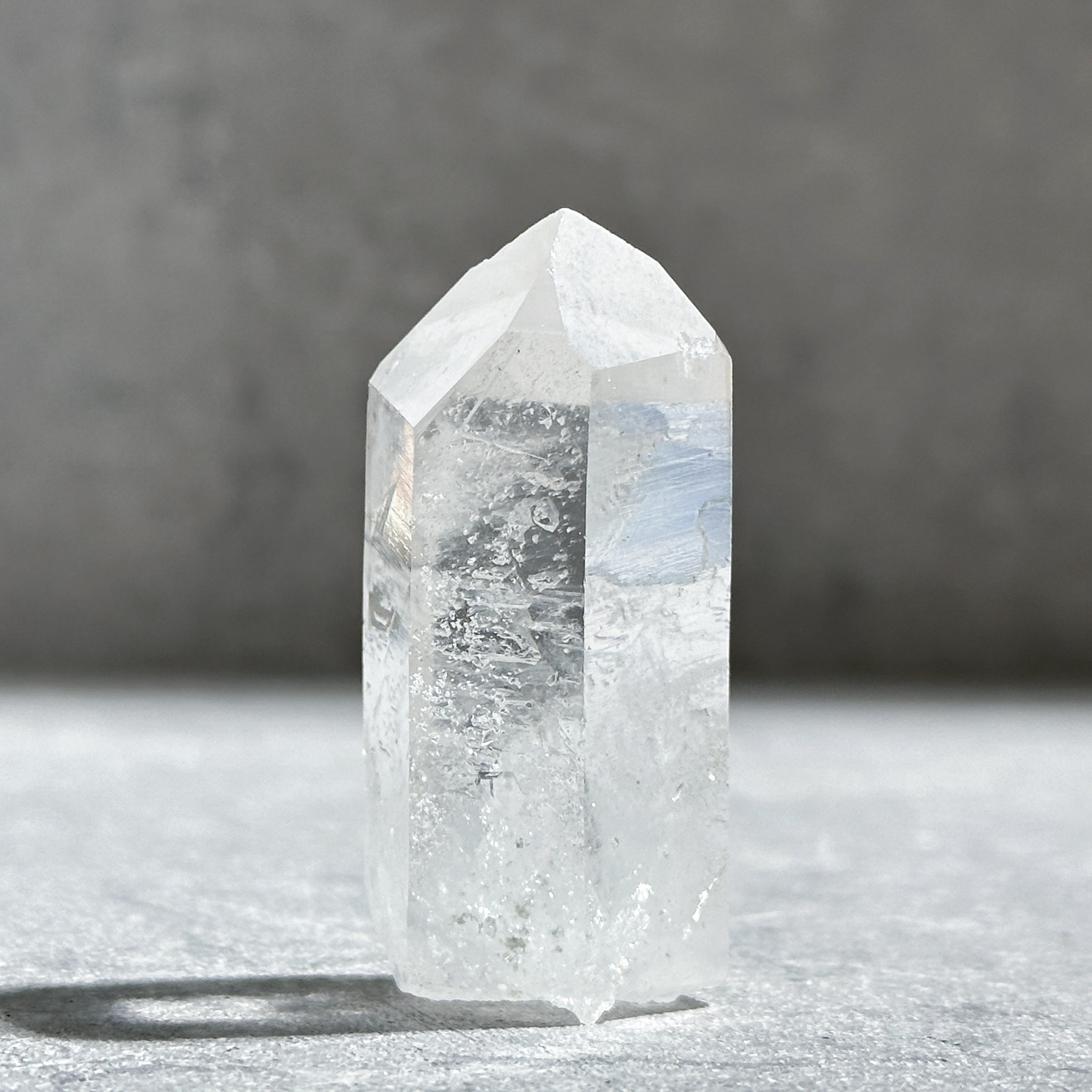 クリアクォーツ　水晶ポイント　天然石 虹◎ゼッカ産クリアクォーツ ポイント 原石 35◇ Clear Quartz