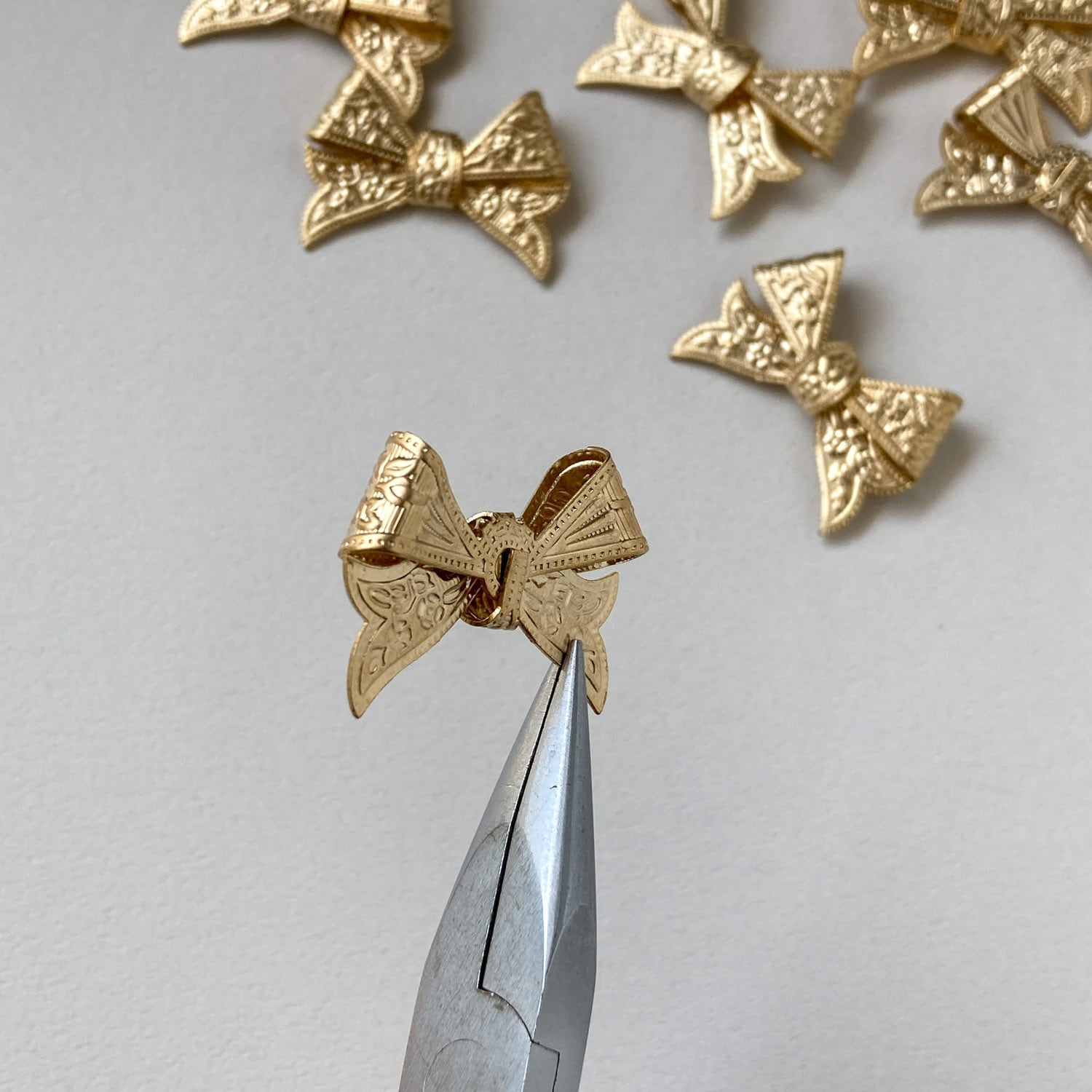 花模様メタルリボンパーツ | Dua-アクセサリーパーツショップ