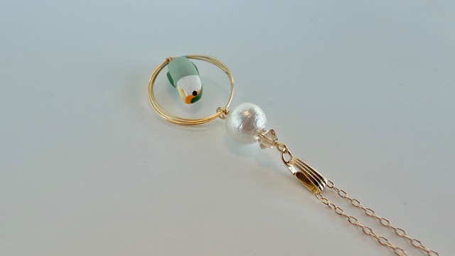 コザクラインコ（シーグリーン）コットンパール付ペンダント