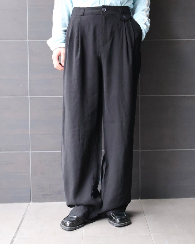 drape pocket detail tuck pants