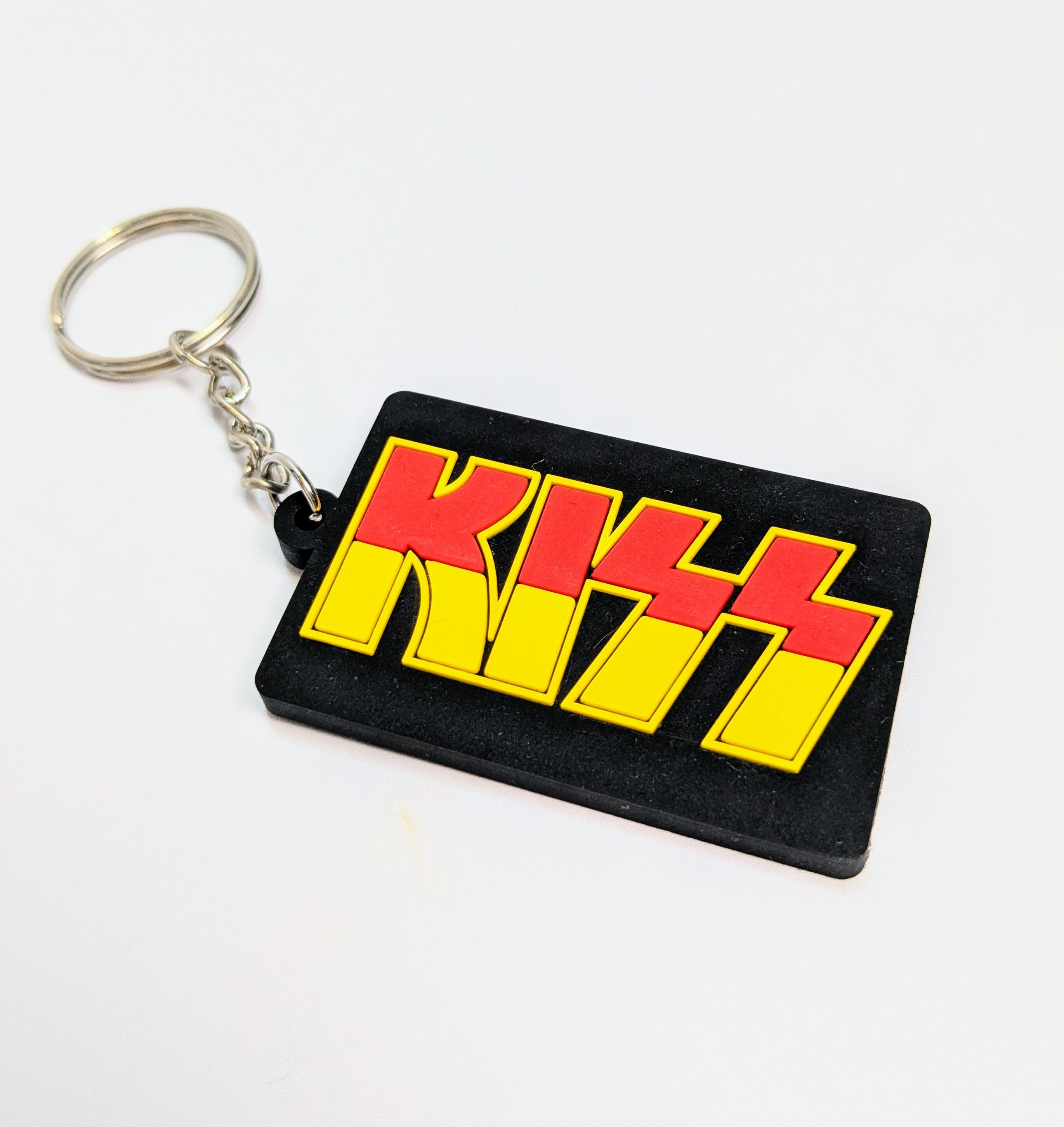 送料無料！ ☆ラバーキーホルダー☆〘5151〙 【KISS（キッス） ロゴ
