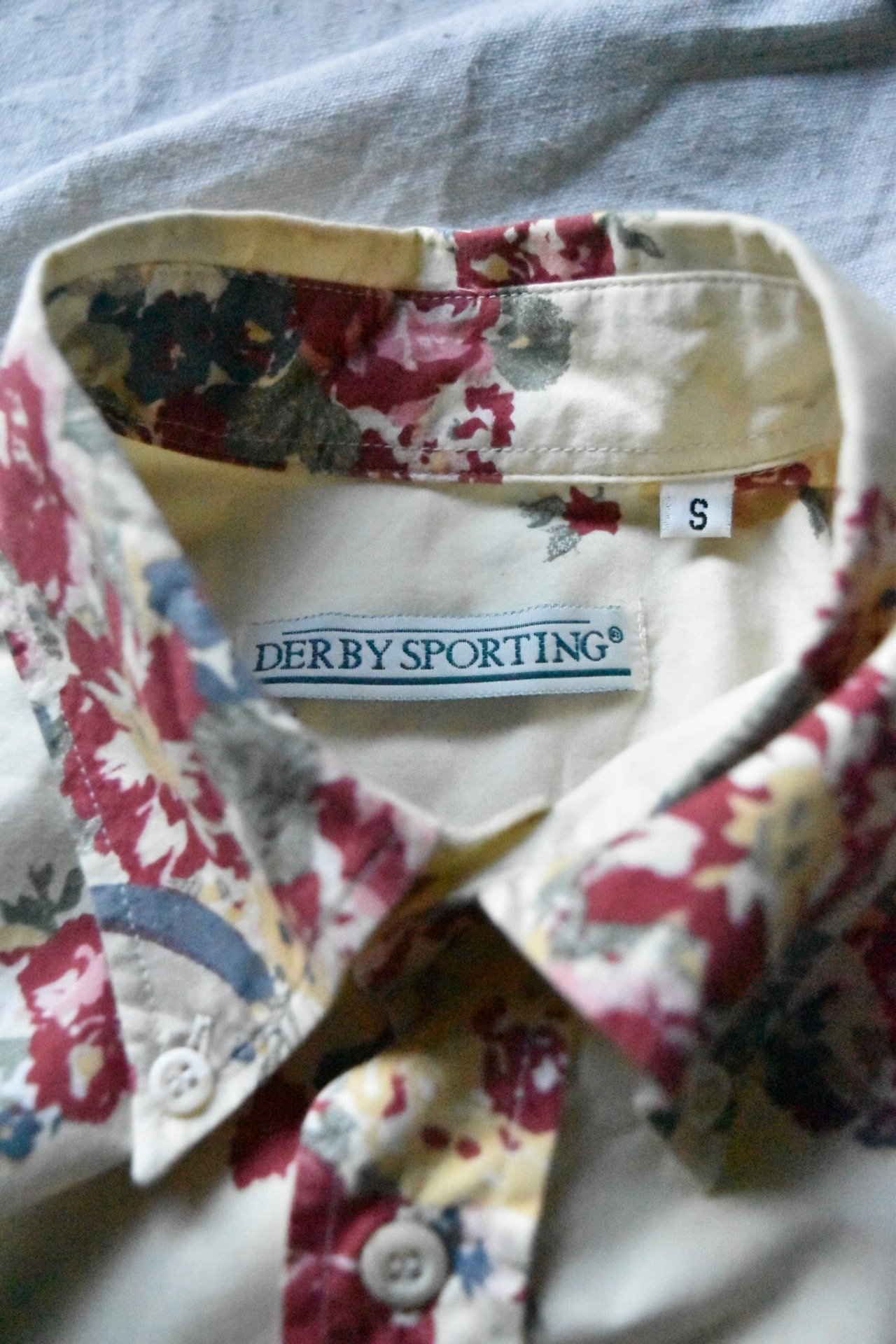 Euro cream base flower pattern shirt