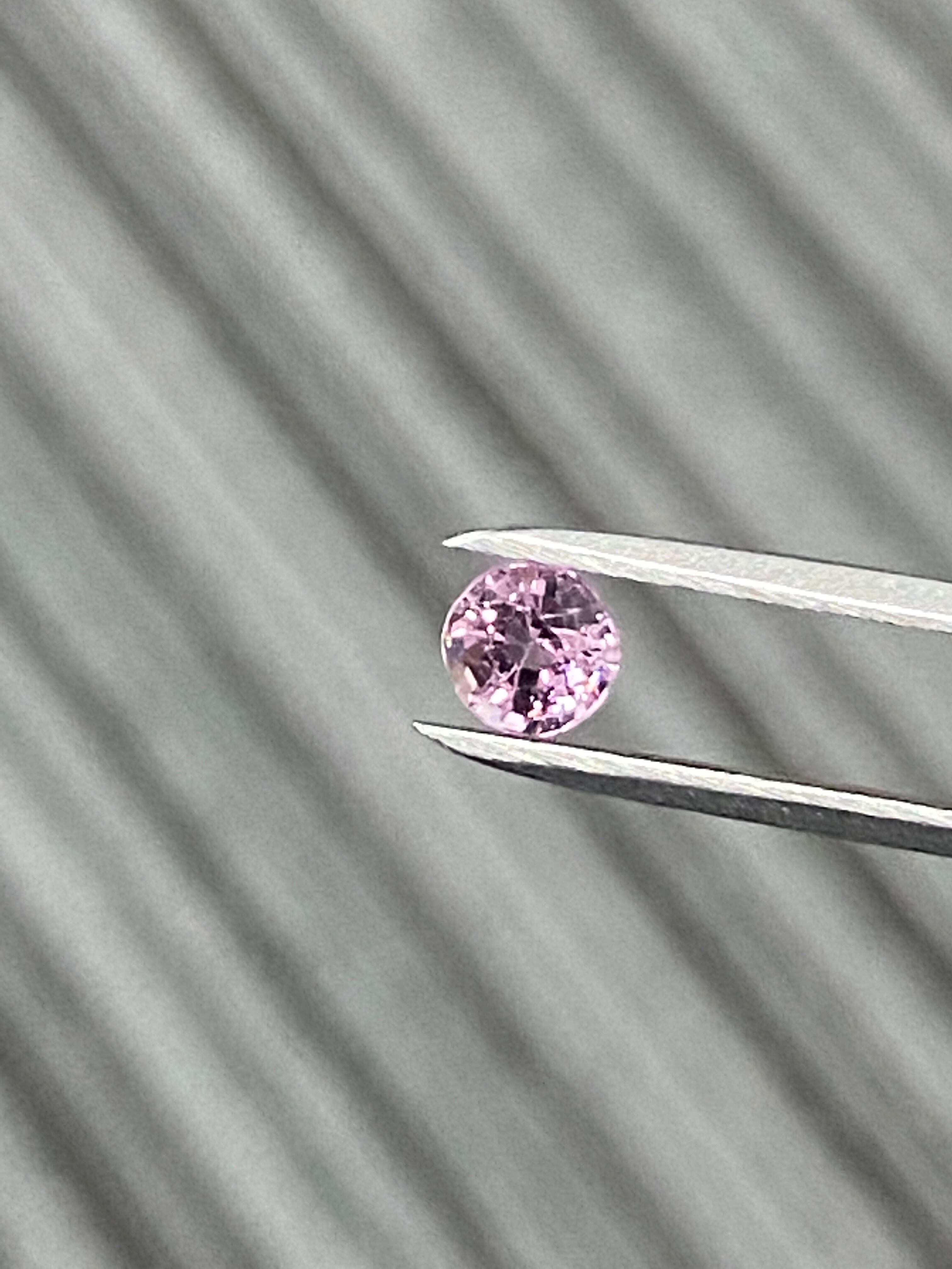 ピンクスピネル　イヤリング用ペア　0.71ct / 0.62ct