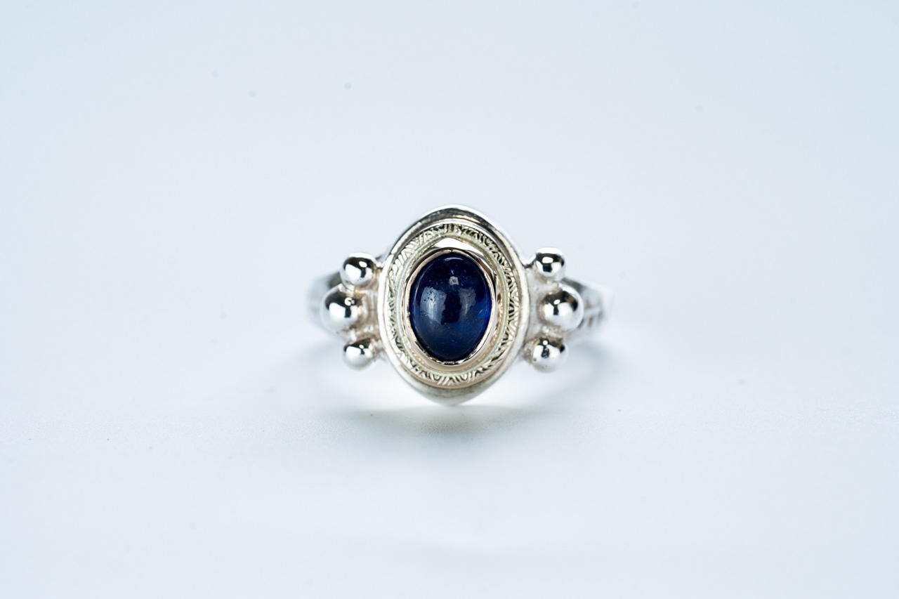 R-096 K10 Circle Native Oval Signet Ring (Sapphire)