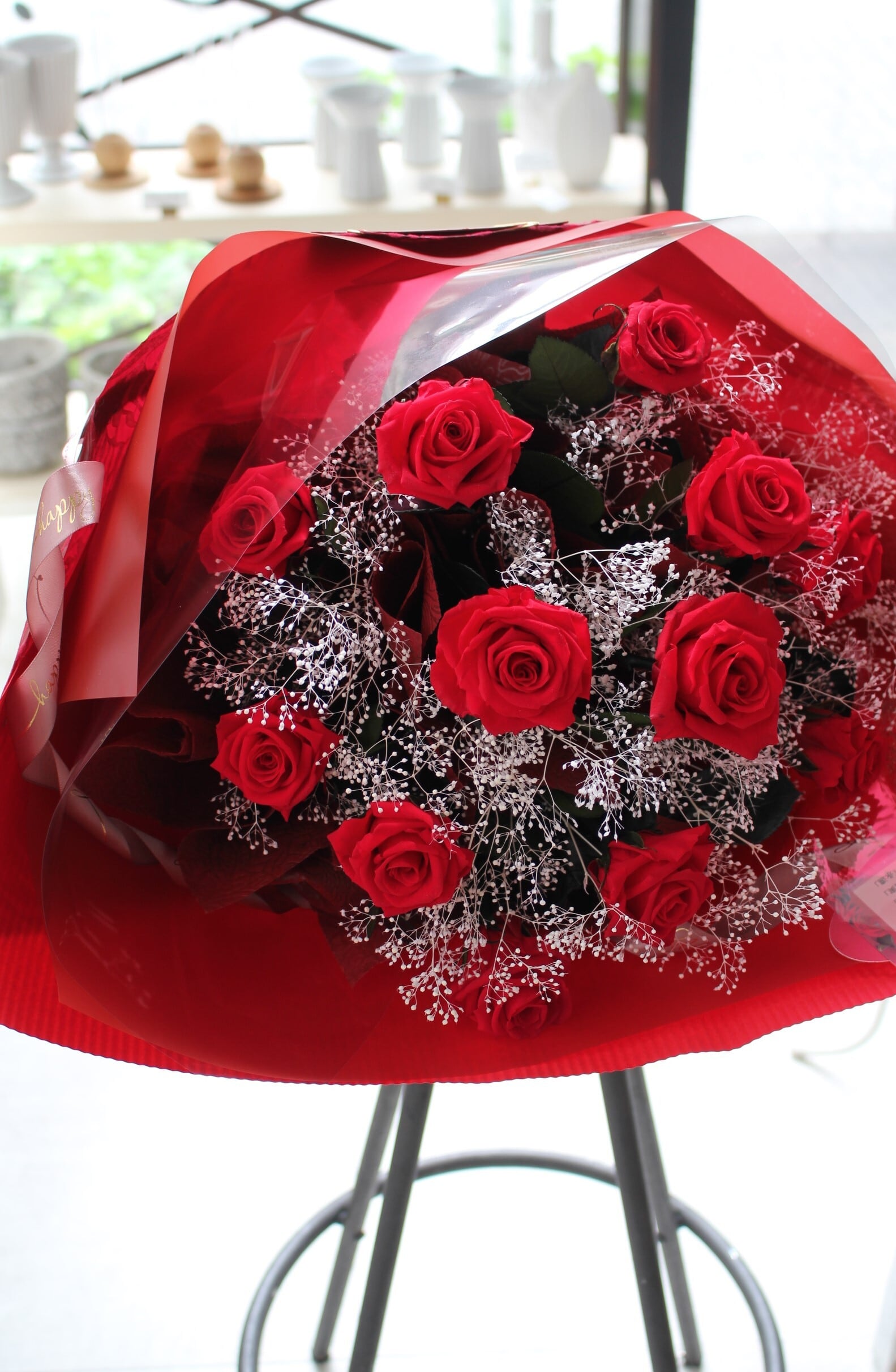 12輪の赤い薔薇 ダズンローズ(茎付き）カスミソウ | 福岡の