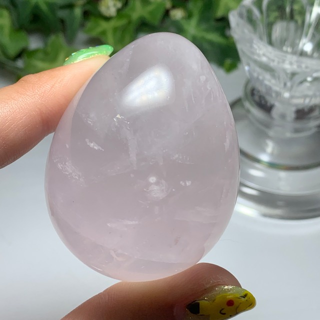4.スターローズクォーツたまご･台座付き
