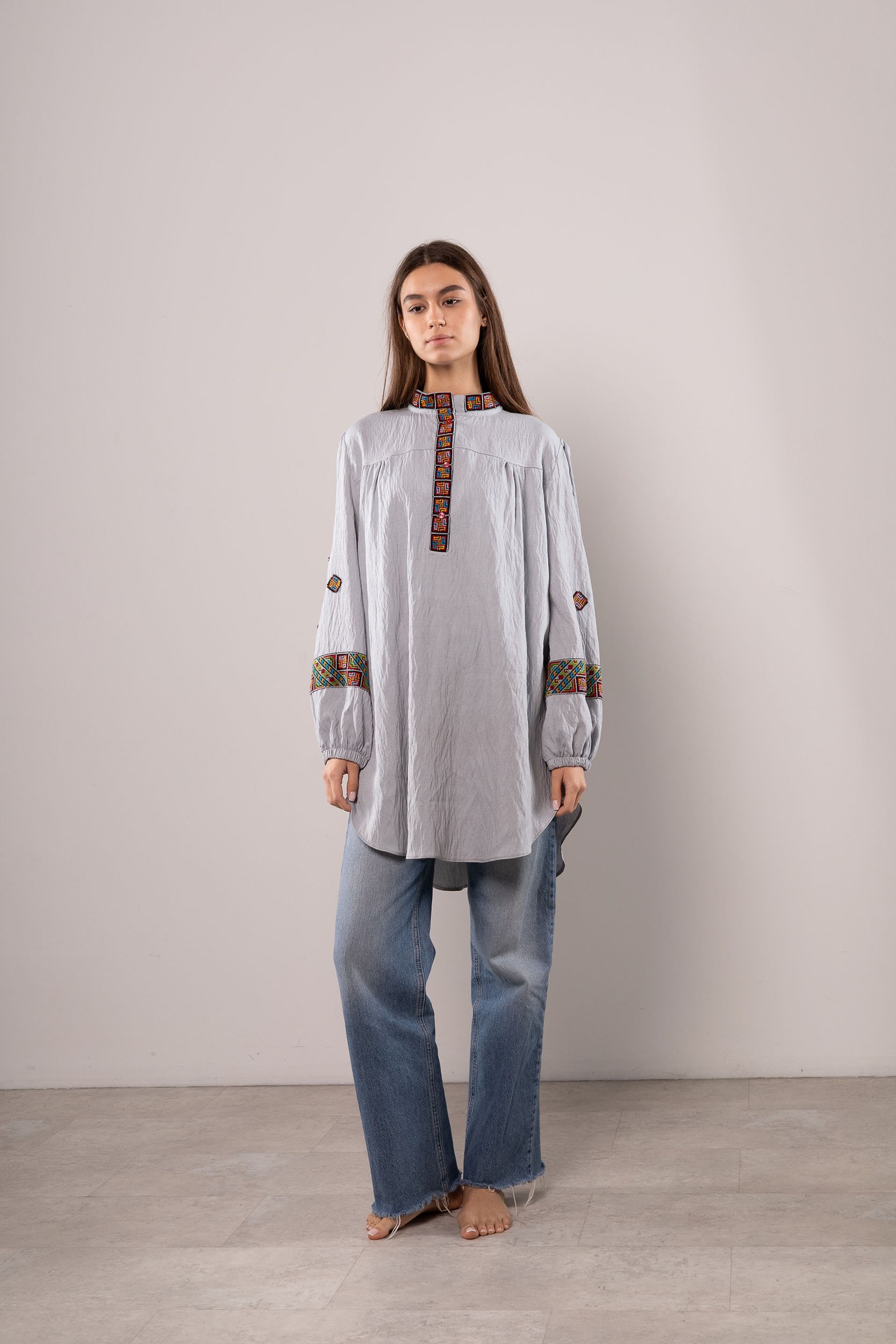 ウクライナ刺繍ヴィシヴァンカ 平行縫い　手刺繍　ブラウス　麻　レディース・フリーサイズ - 3