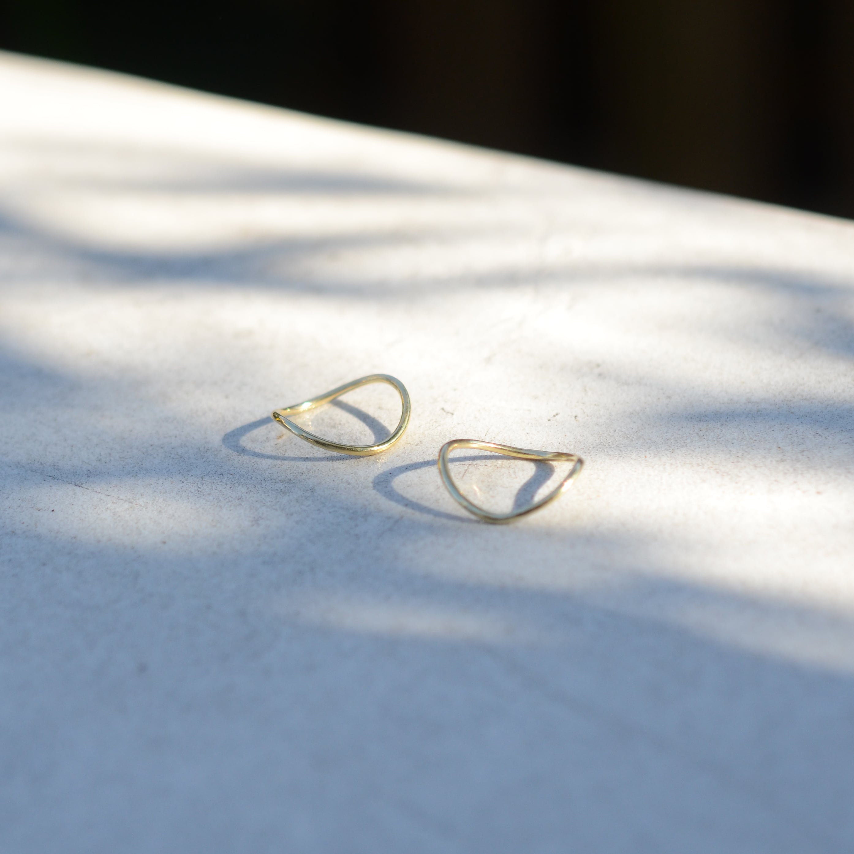 〈K10 YG〉wave ring / round / 1.2mm