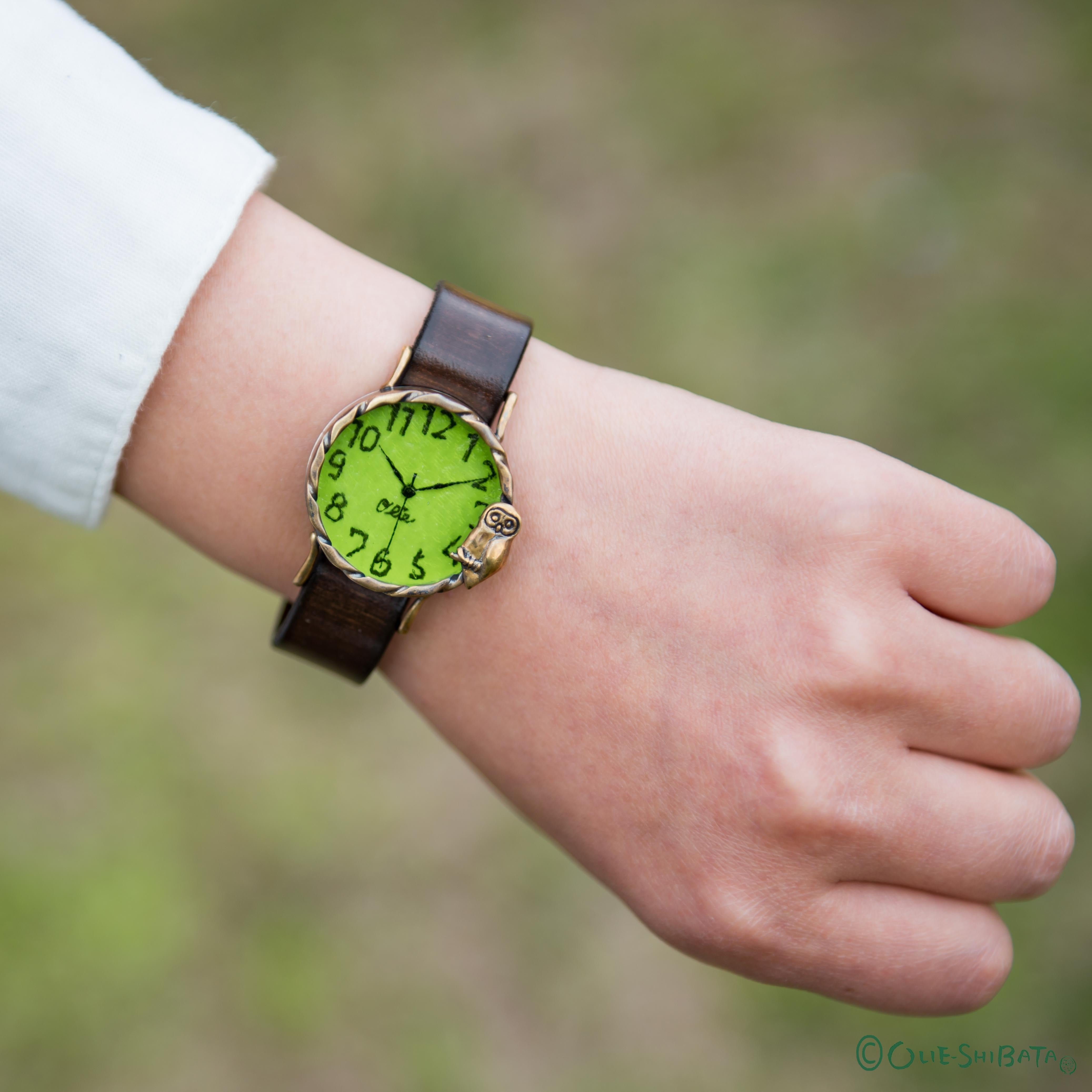 森のふくろう腕時計Mライム | カエルの時計屋さん