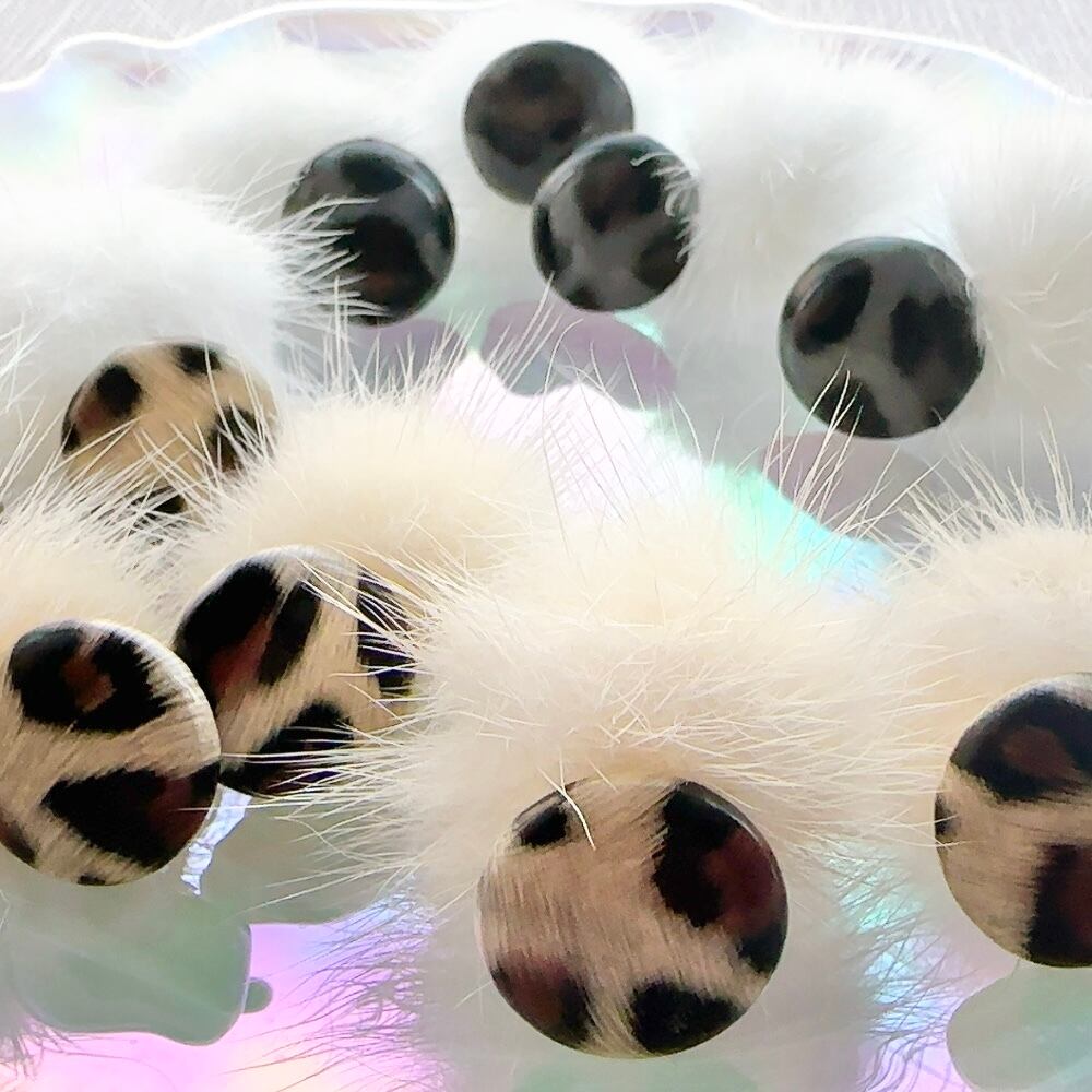 ライトベージュファー再入荷》ヒョウ柄ボタンイヤリング・ピアスx 