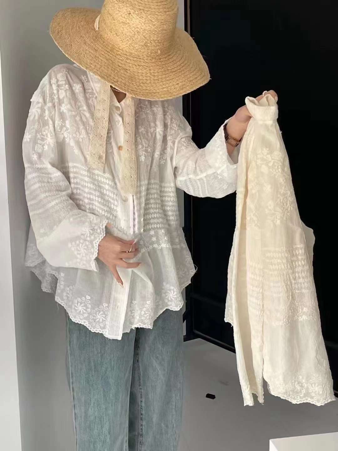 花刺繍ブラウス  AJ22231-0111