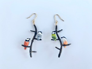 【2~3日以内発送】小鳥が集まる小枝のピアス・イヤリング