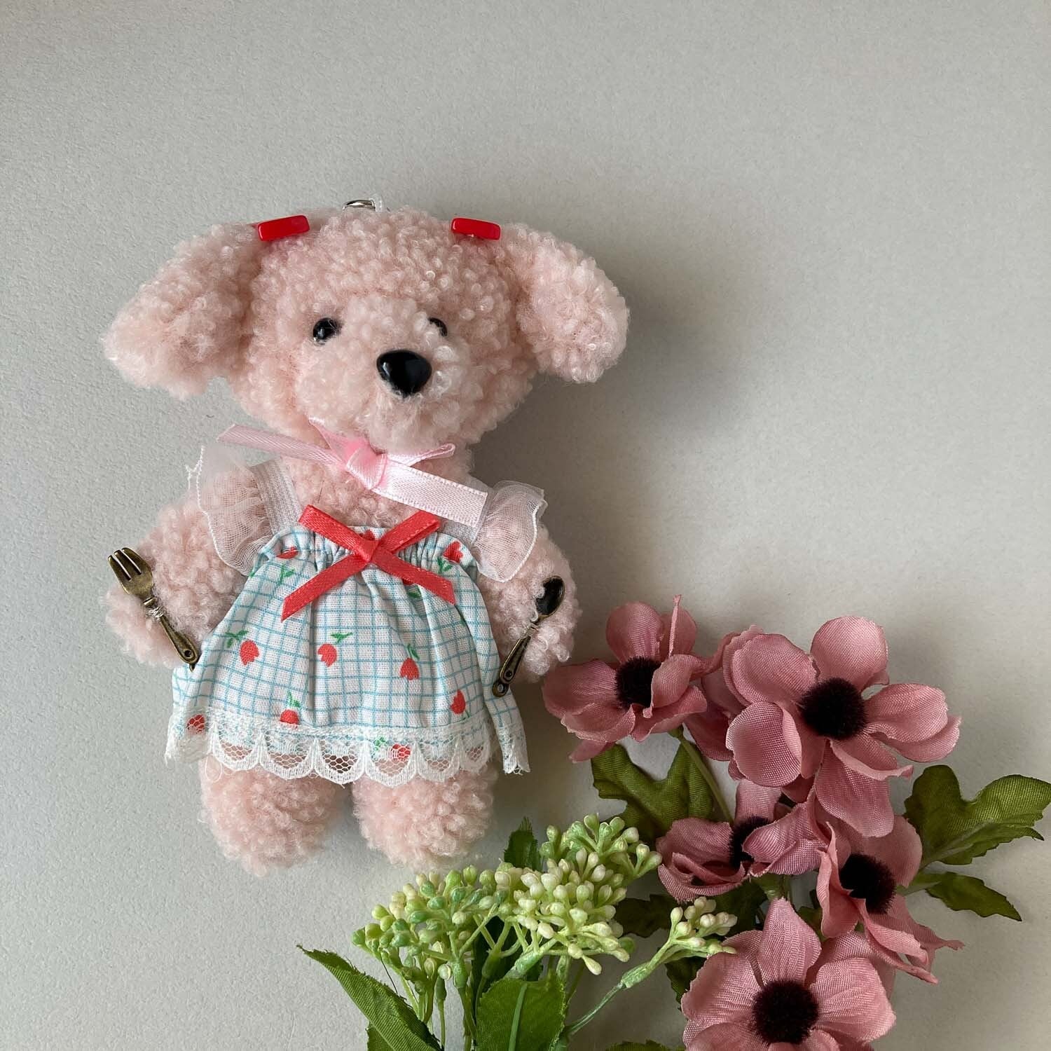 おめかし垂れ耳イヌのぬいぐるみキーホルダー D