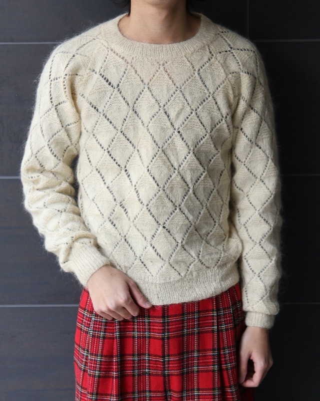 Short length design sheer knit