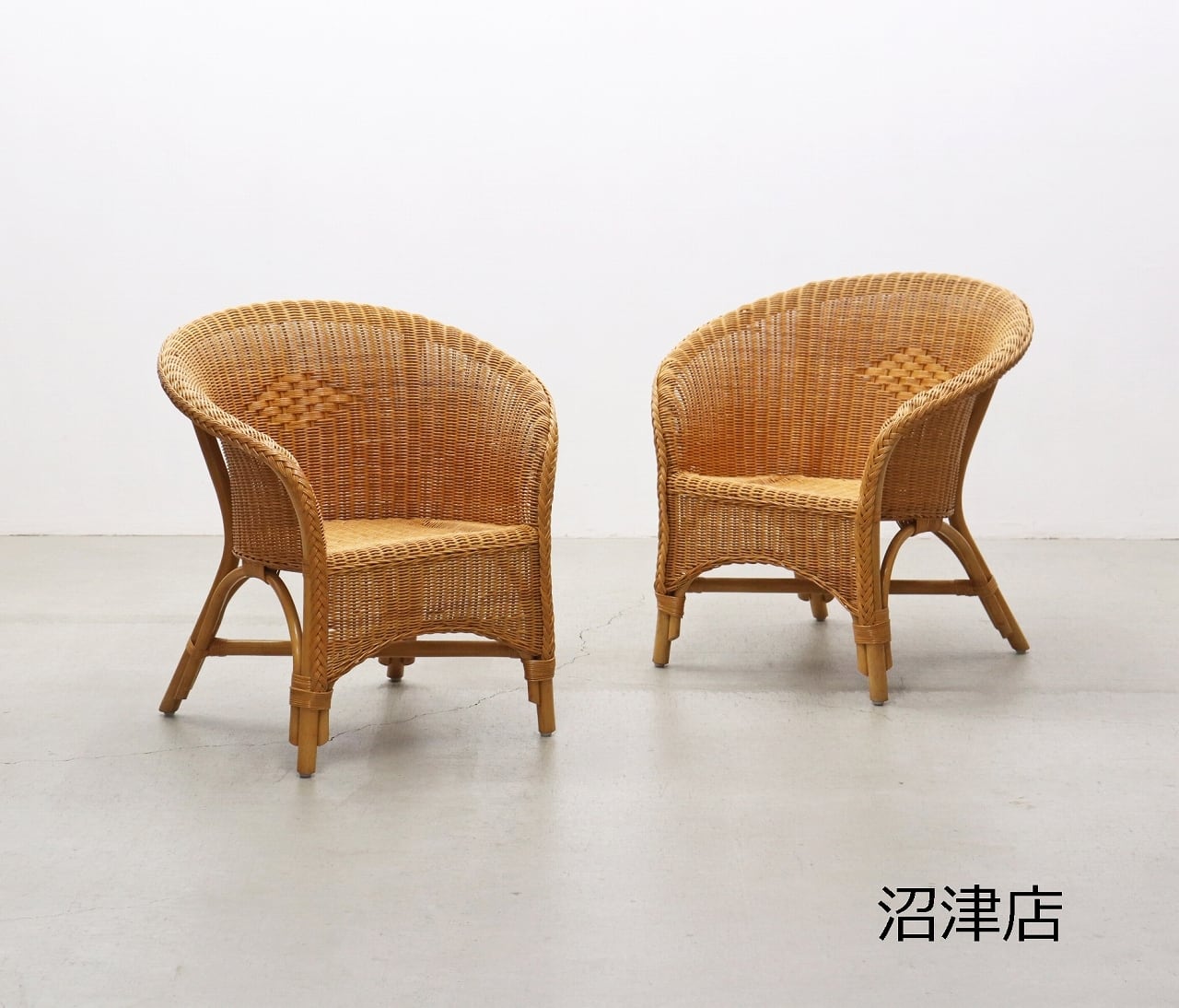 【沼津店】在庫2脚 ラタン 籐 アーム ダイニング ラウンジ チェア 椅子 レトロ ヴィンテージ PLT23150