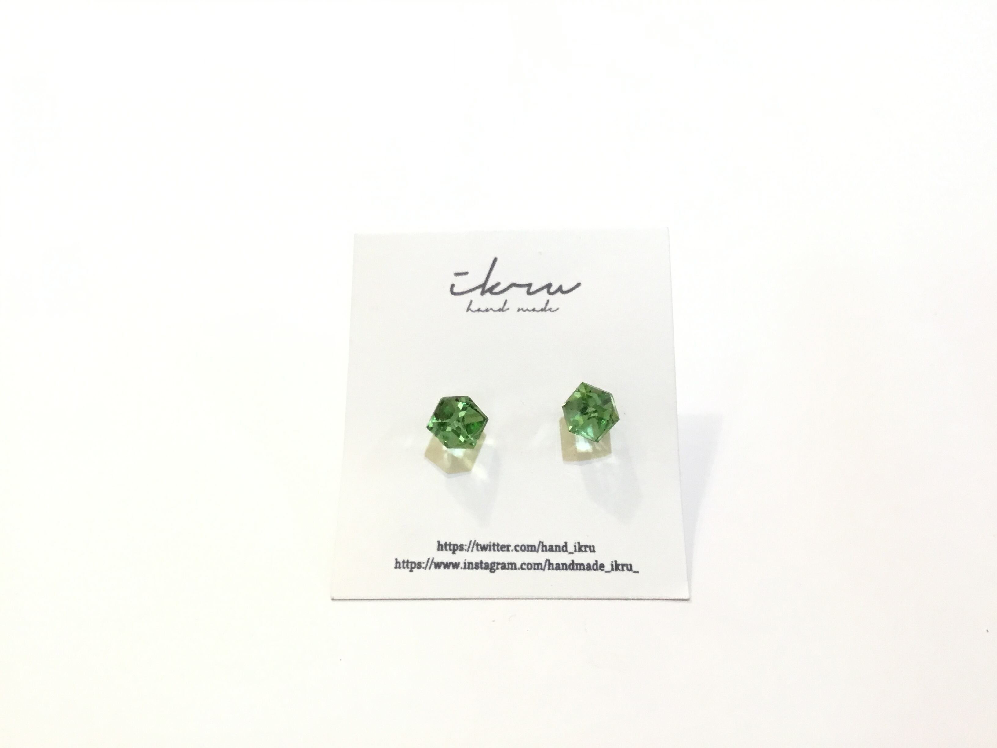 Ikru 四角いピアス 緑 京都 路地裏3坪雑貨店 Ikru 四角いピアス 緑 京都 路地裏3坪雑貨店
