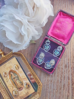 【ROSE BOUQUET SWAY SUN LIT DROP EARRING／（XX294） 】