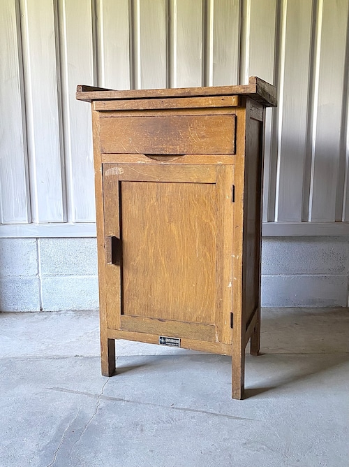 すらっとした姿の袖机[古家具]