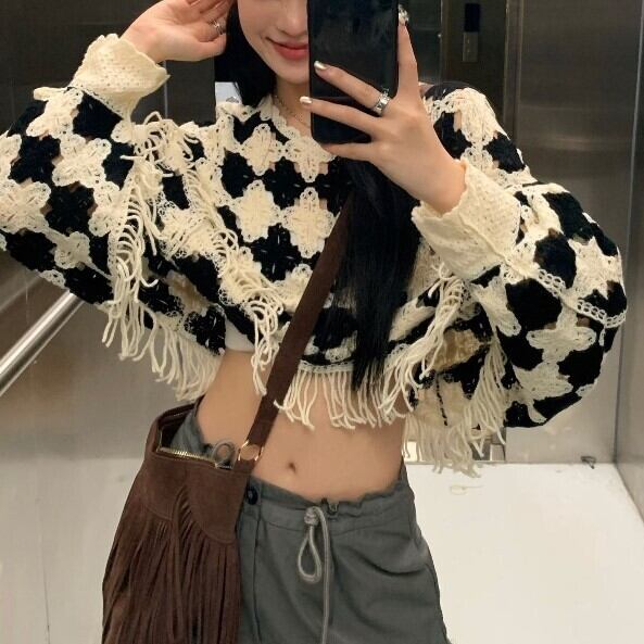 トップス レディース ニット セーター ショート丈 長袖 スクープネック 編み込み タッセル かわいい 大人可愛い きれいめ シンプル カジュアル おしゃれ かっこいい クール ストリート セクシー ナチュラル こなれ感 スポーティー キュート ガーリー ルーズ 個性的 学生 通学 デート お出かけ 女子会 イベント リゾート 旅行 コンサート ライブ フリーサイズ ゆる ブラック 春 秋 10代 20代 30代 韓国系 着回し 普段使い ファッション コーデ モテ トレンド 流行 へそ出し 送料無料