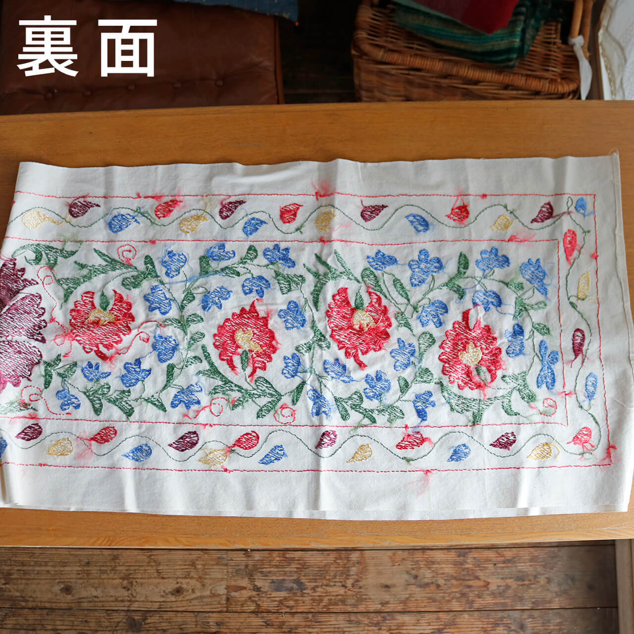 1点もの】スザニ刺繍 タペストリー ピンク ブルー 系 フラワー 花 植物