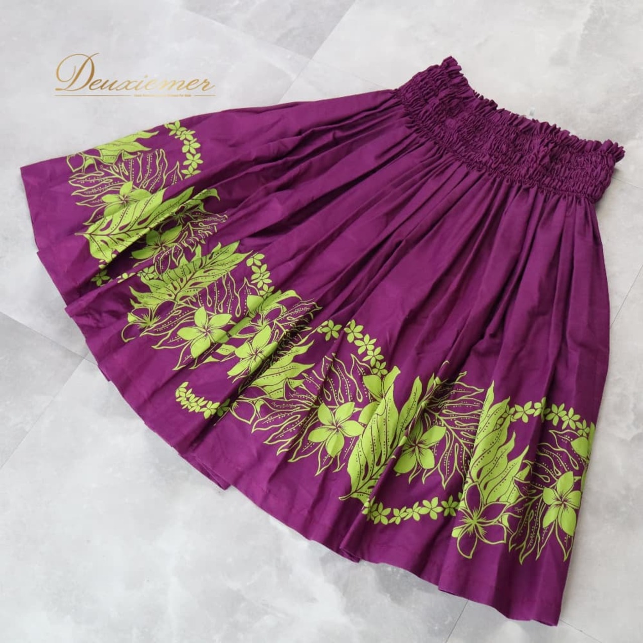 フラダンス 衣装 パウスカート パープル系 プルメリア柄 モンステラ柄 ハワイアンプリント アロハ フラ ダンス レッスン 練習 日本製 ダンス衣装 ハワイアンダンス レディース グリーン系 スカート シングル 華やか 鮮やか おしゃれ 上品 大人っぽい ハワイアン 練習用 レッスン用 フラワープリント 葉っぱ柄 熱帯植物柄 シングルスカート ポリエステル 綿混 上品デザイン ハイビスカス風 リゾート風 リーフ柄