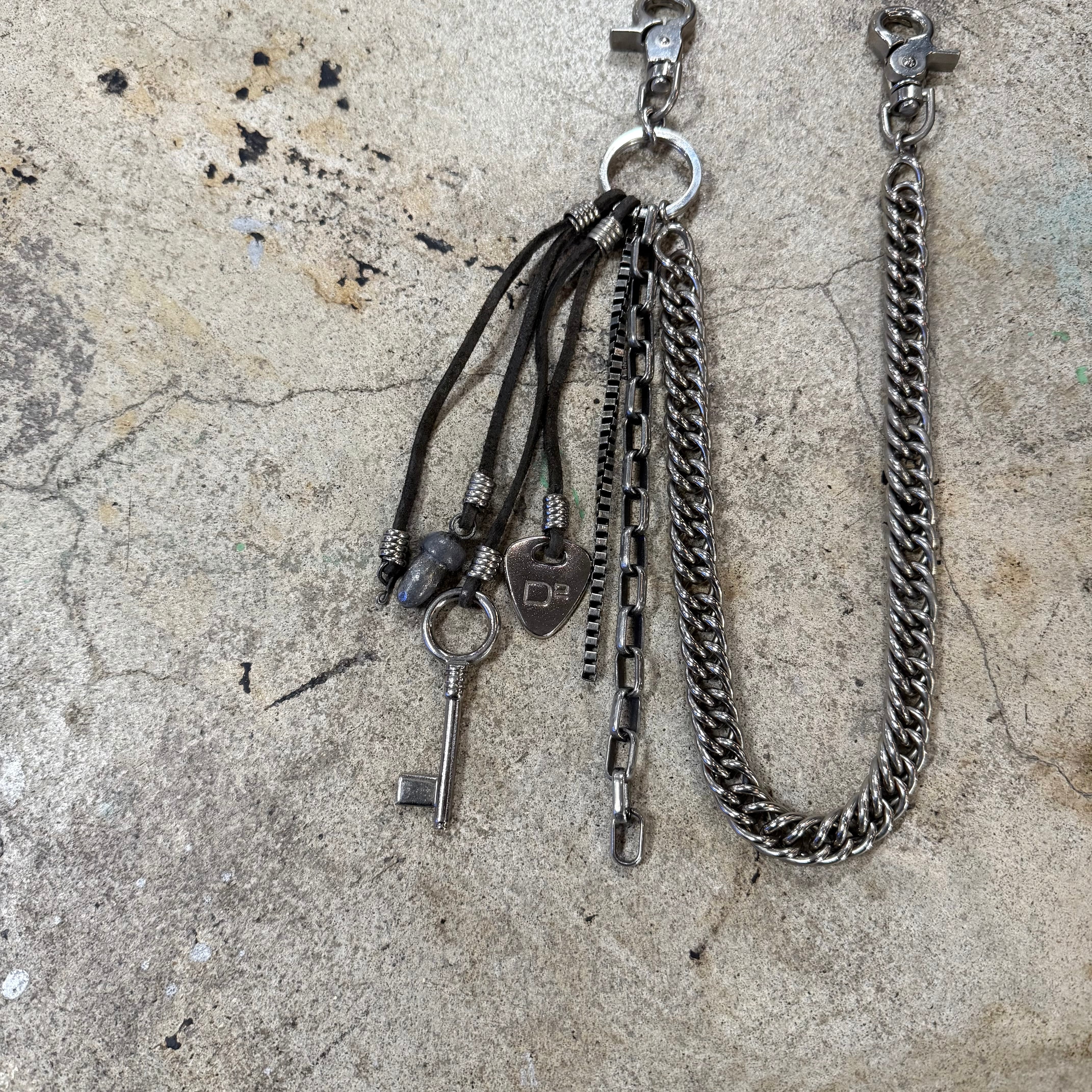 00s DSQUARED2 LEATHER CHARM WALLET CHAIN | GALAXIES