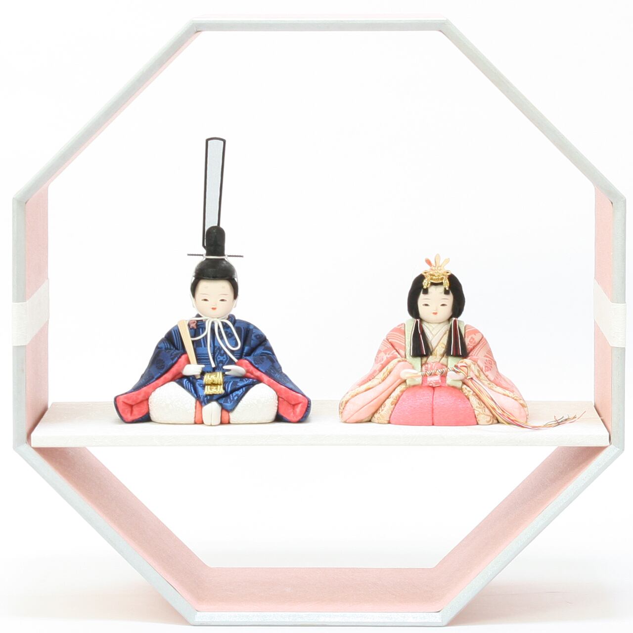 雛人形|ひな人形|初節句|コンパクト|おしゃれ|モダン|インテリア|プレミアム|こだわり|おすすめ|《商品名》 木目込親王 博多織 彩桜 献上キューブ 青桃 〔商品コード〕31600-0105 1882N-FM1-35 ◎33300-0105 飾台八重大35㎝ コーラルピンクに白磁L