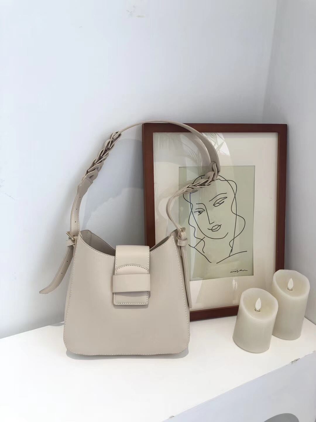 フラップショルダーバッグ