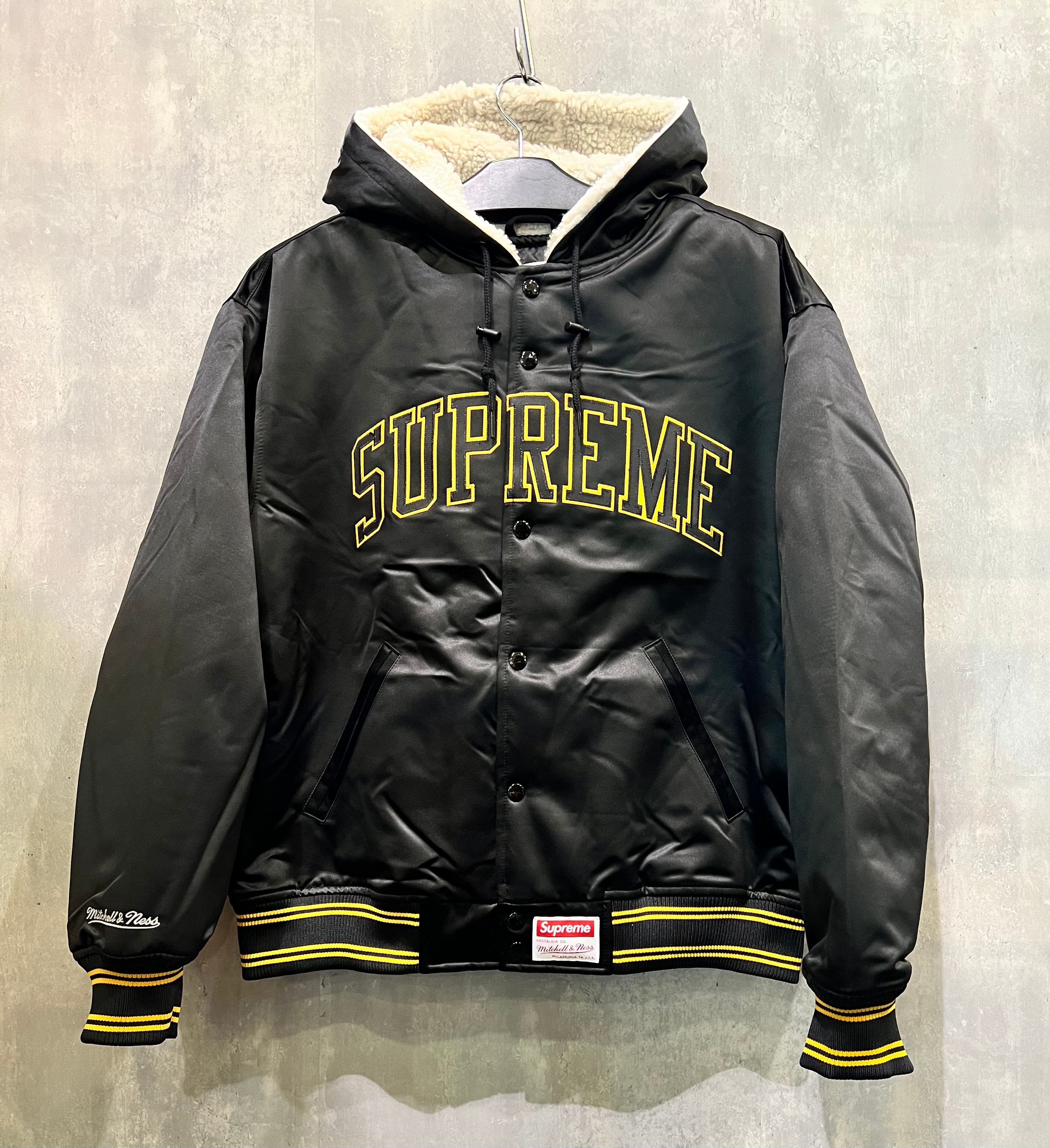 Supreme × Mitchell & Ness Lined Hooded Satin Varsity ジャケット 
