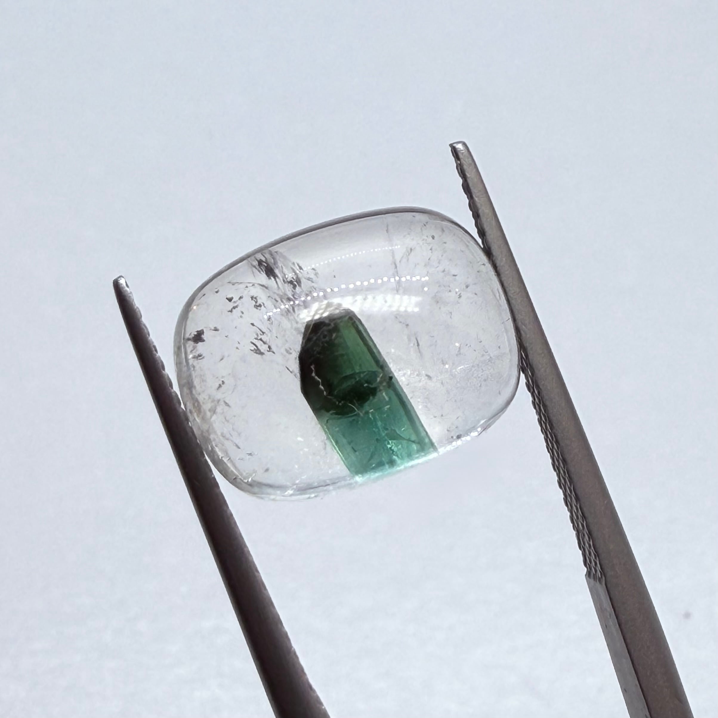 堂々たるグリーントルマリンインクオーツ