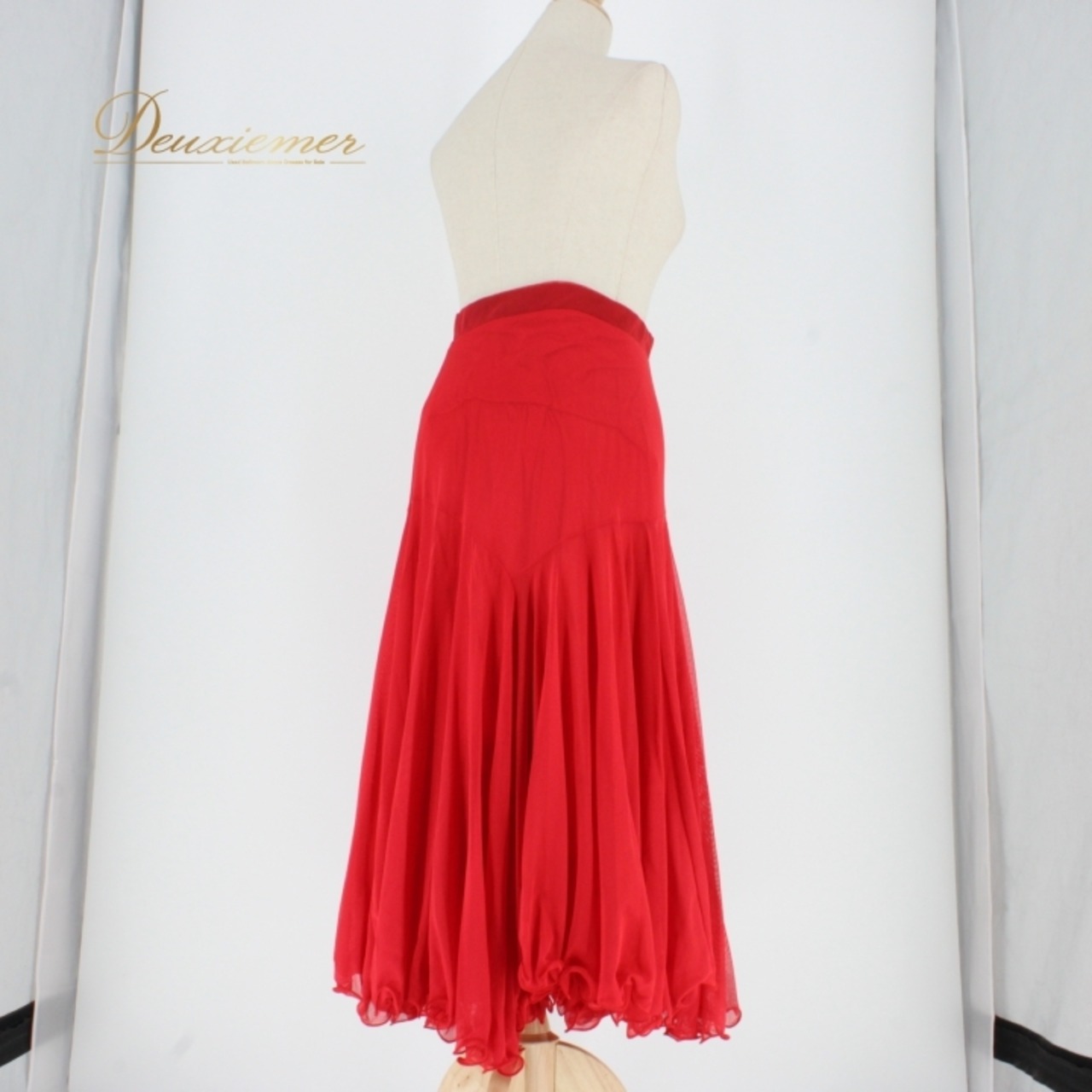 社交ダンス 衣装 スタンダード スカート レッスンウェア レディース 練習着 無地 赤 レッド系 フォーマル ステージ衣装 透け感 レース 気軽 おしゃれ お出かけ 婚活 パーティー 踊りやすい ストレッチ 赤色 ゆれる デザイン シンプル 大人向け レッスン パフォーマンス 日本製 上品 頑丈 楽しい 可愛い 目を引く 演出 洗濯可