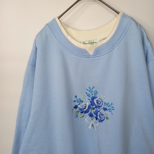 90s　クルーネック　刺繍スウェット　トレーナー　フロント刺繍　花柄　水色　XL