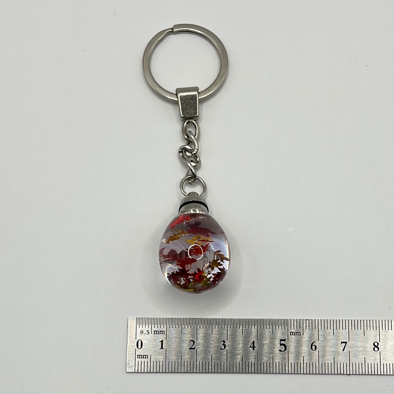 LEDライトキーホルダー 紅葉、昼の姿と夜の姿 | GoodHandsMarket