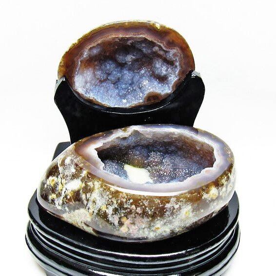 1.1Kg トレジャーメノウ アゲート 台座付属 原石 置物 一点物 175-1410