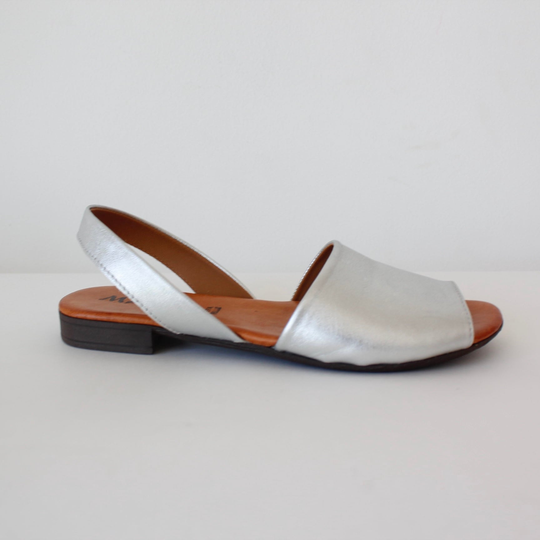 marko レザースライドサンダル 38 24cmシルバー MARKO/マルコ シルバーレザーフラットサンダル(FRANCE:MRK