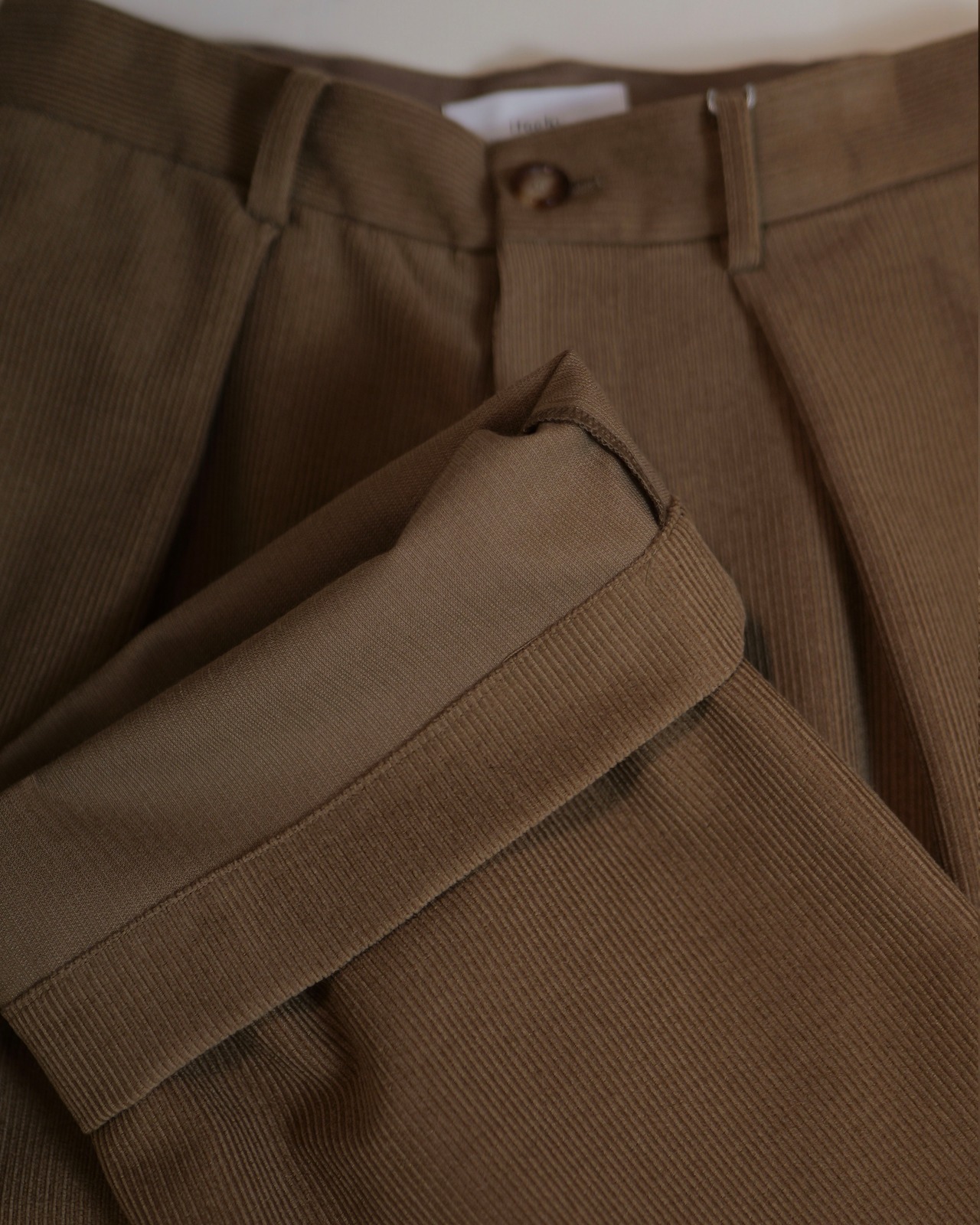 itochi - Wool & Cashmere Corduroy Tuck Slacks ：Brown｜先染め／尾州×遠州／裏地付き