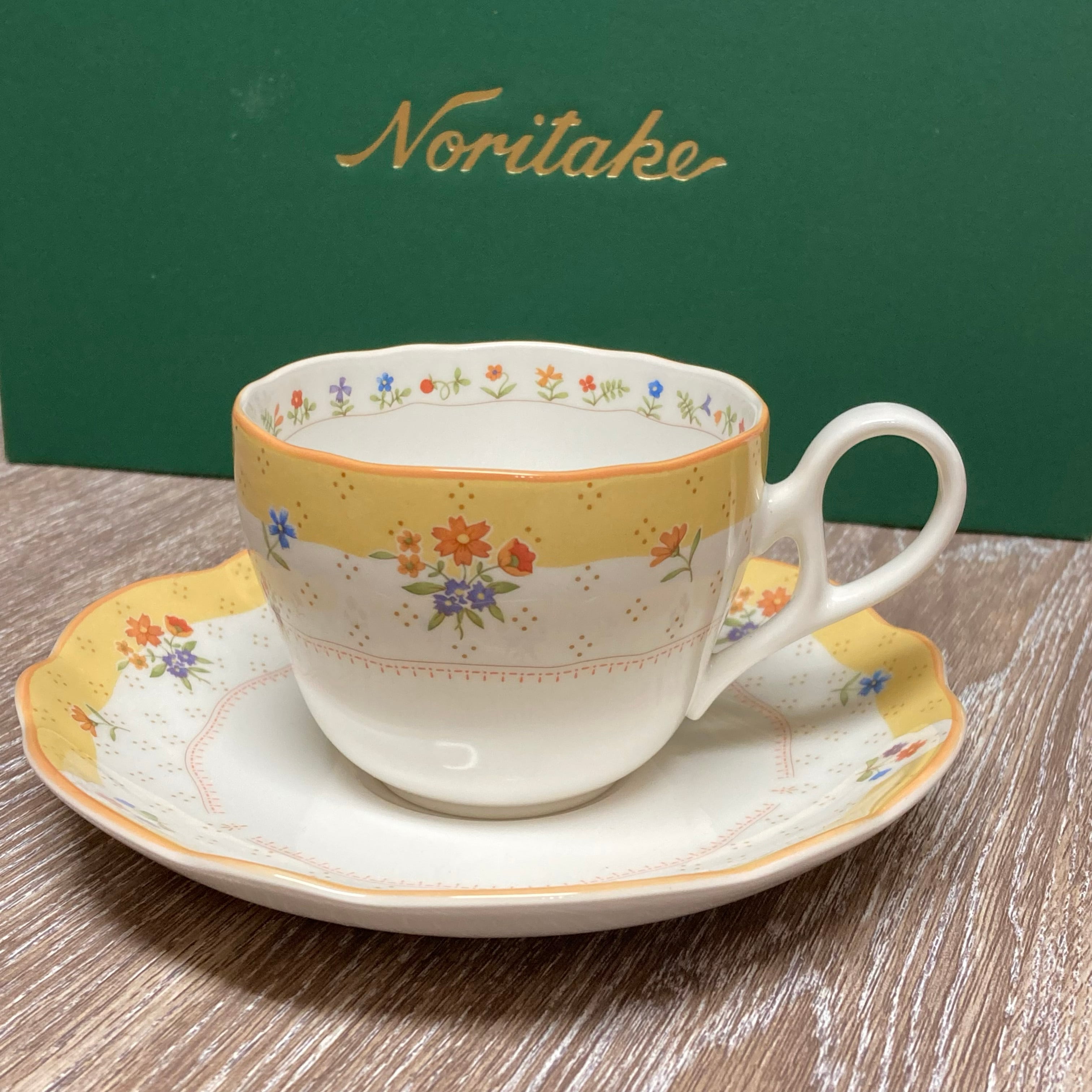 Noritake 新品ノリタケ ペアマグカップ＆ソーサー トゥルーラブ 黄色花柄