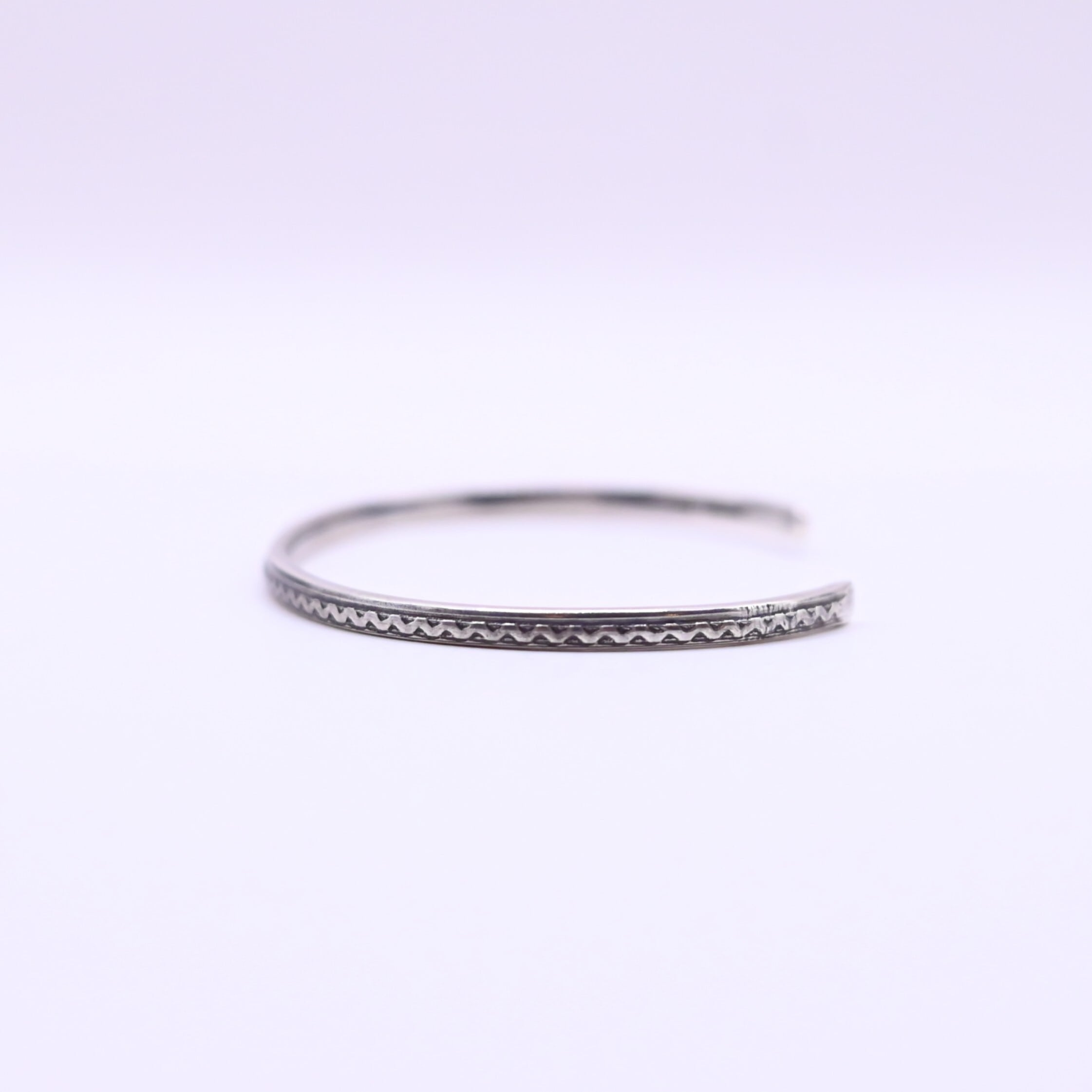 ERICKA NICOLAS BEGAY / STAMP BANGLE-02(L) | GANKO