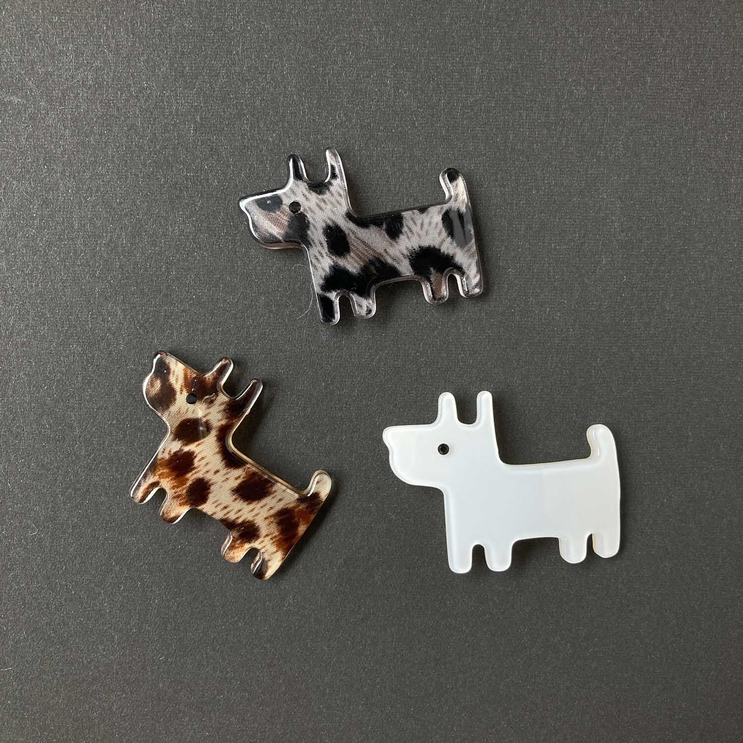 ビジューアイ 横向き犬のカーブプレート | Dua-アクセサリーパーツショップ