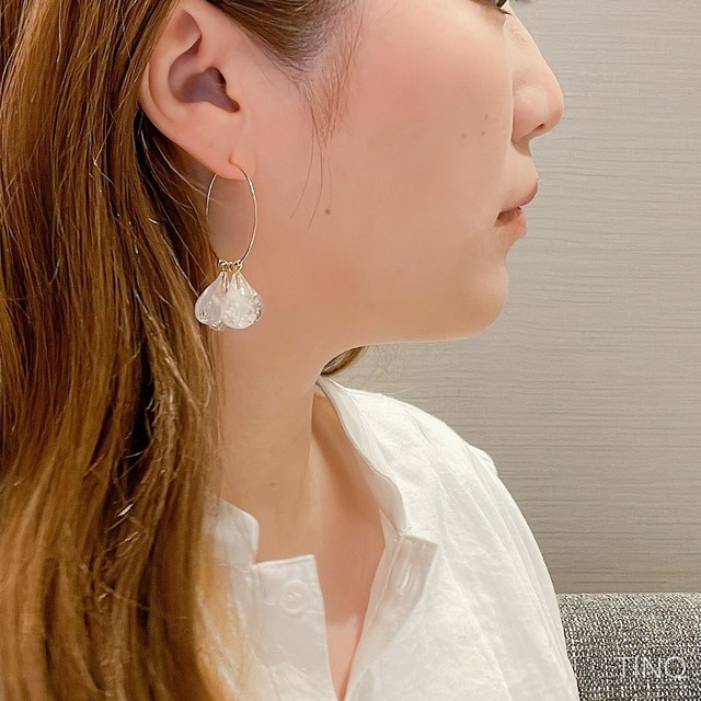 白い雨粒のダンス