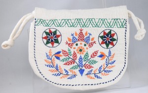 【バングラデシュ】伝統の手刺繍ノクシカタポーチ（白） 