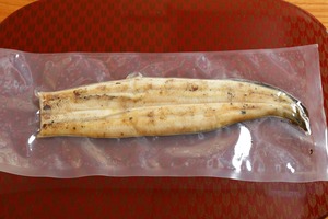 【鰻職人手焼き】 特大白焼き200g超 HP特別 きざみうなぎ付き