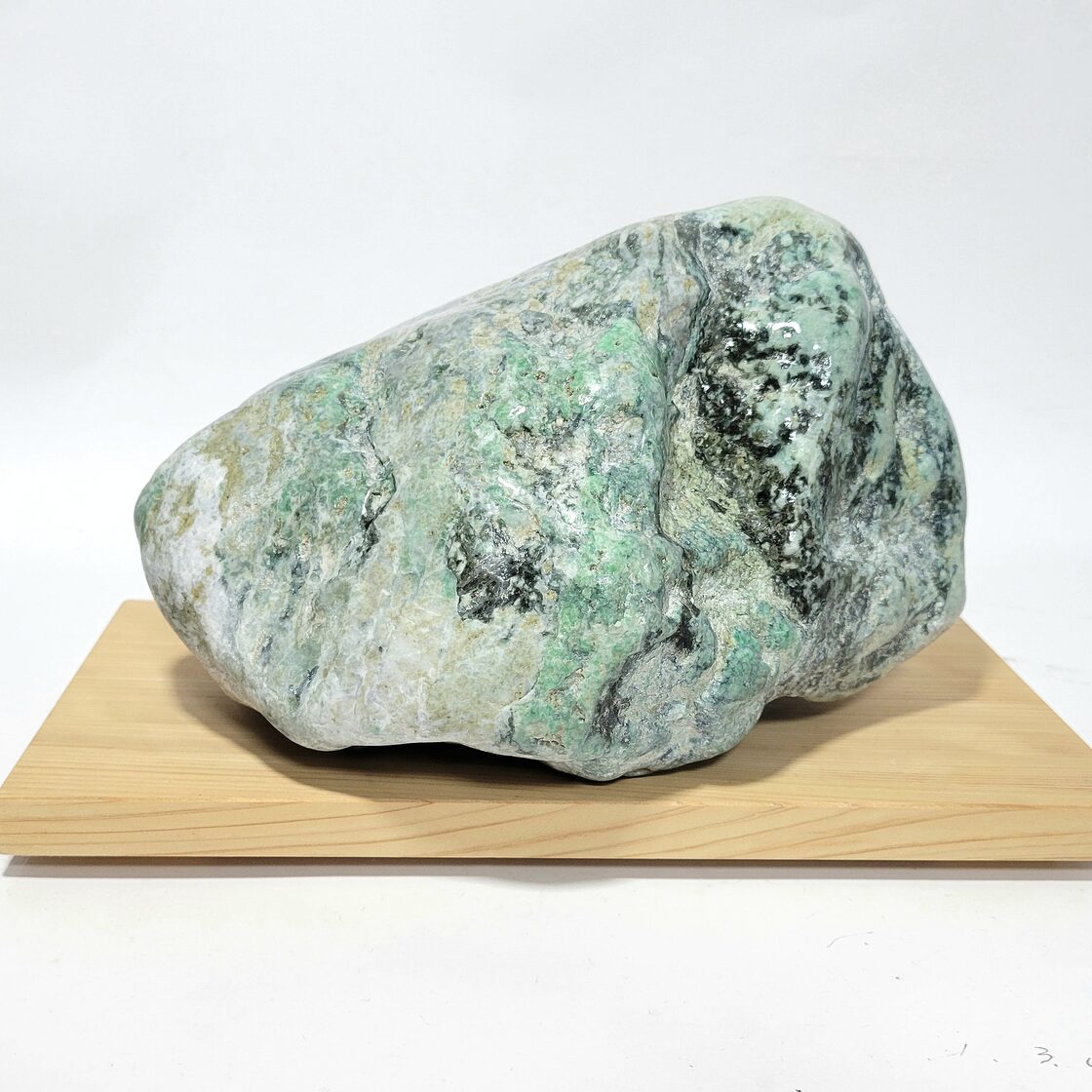 糸魚川翡翠:原石:小滝 BG0058 | PAY ID