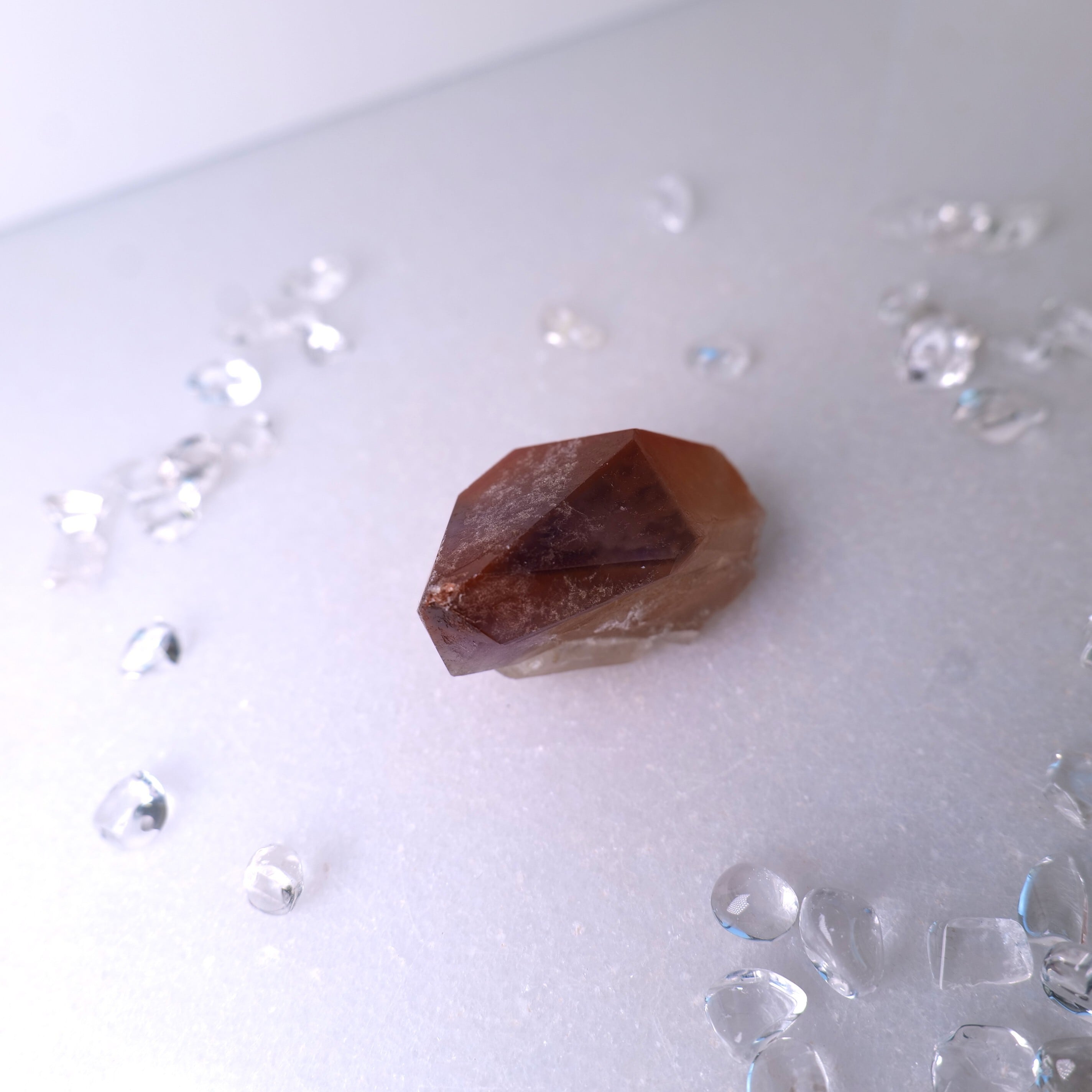 【虹色の輝きと幾重もの鉱物が織りなす、神秘の世界を宿す希少水晶】ELOクォーツ（ドリームコートレムリアンシードクリスタル）A　ポリッシュポイント40　G20_5
