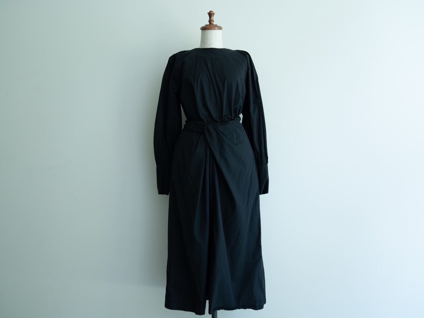 COSMIC WONDER「Suvin cotton geometry sleeve wrapped dress」